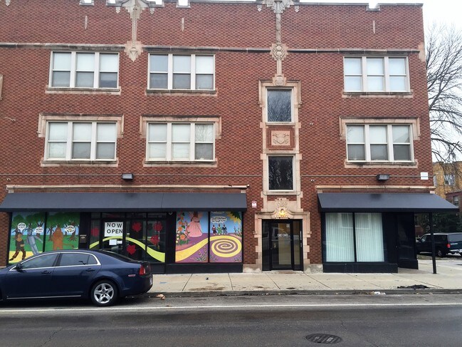 Foto del edificio - 8248-8250 S Eberhart Ave