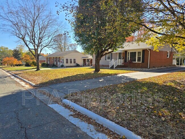 Foto del edificio - 404 Oakgrove Dr