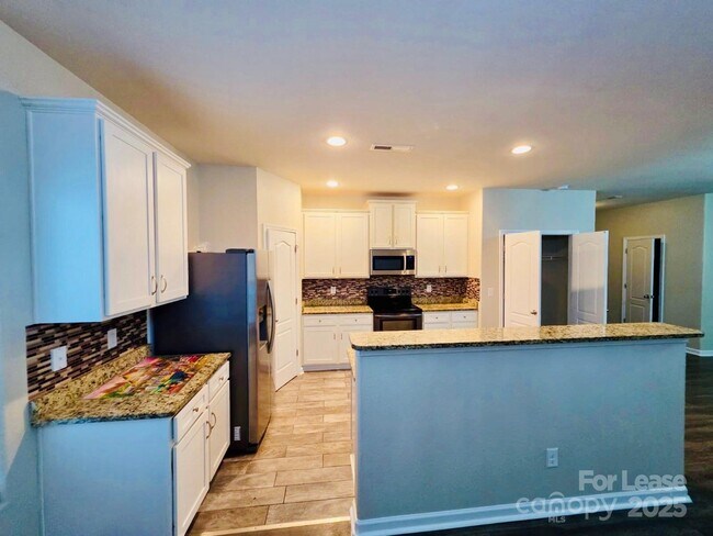 Foto del edificio - 6619 Ware Rd