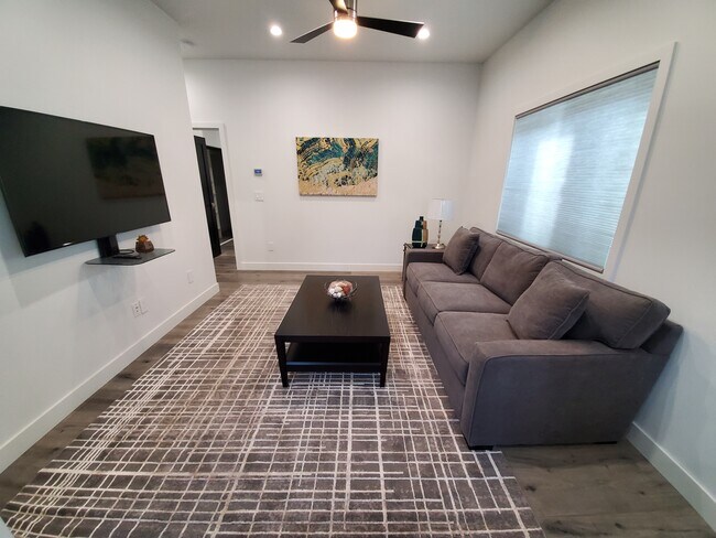 Foto del edificio - 17556 Chase St