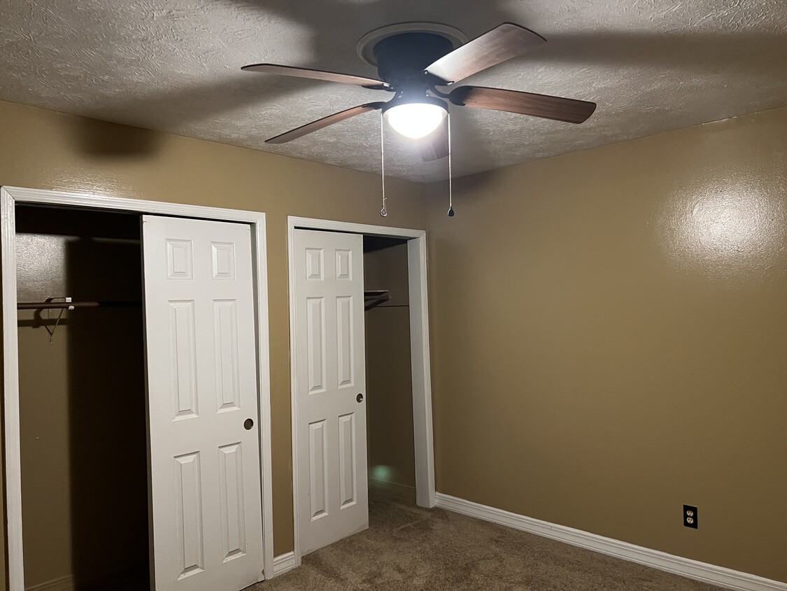 Bedroom - 114 N Lake Dr