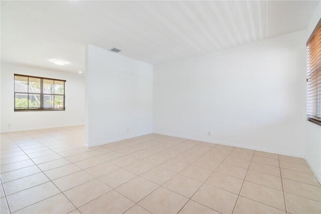 Building Photo - 1609 Sweetgum Terrace