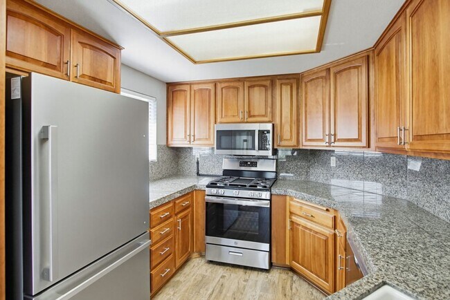 Foto del edificio - Beautifully Maintained 2 Bed / 2 Bath Home in Gated West Village Community