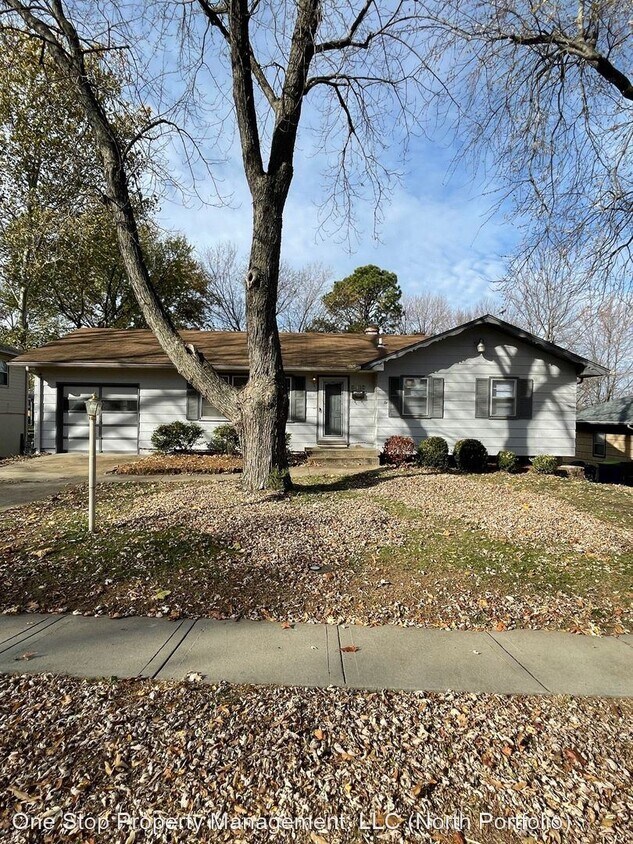 4 br, 1.5 bath House 8320 Laurel Ave House Rental in Raytown, MO