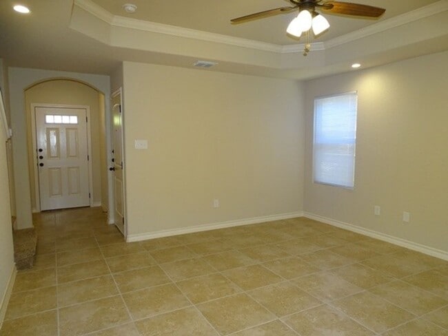 Building Photo - 6850 Lakeview Dr.