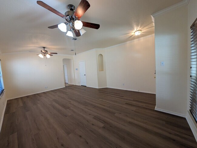 Building Photo - Dove Crossing 3/2/2 / No Carpet / Fridge Included / Fenced in Yard / NBISD