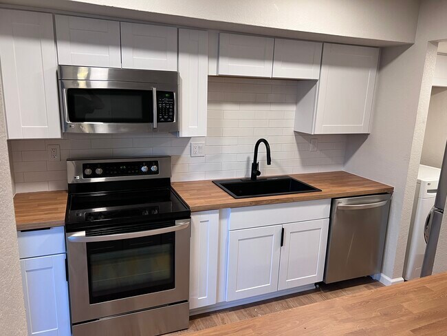 Updated kitchen with all stainless steel appliances - 7602 N 61st Ave Apartments