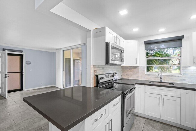 Foto del edificio - 1124 NW 13th St