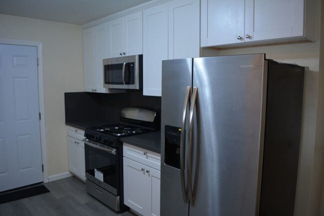 Building Photo - 3 br, 1 bath House - 2401 FERNWOOD AVENUE