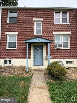 Building Photo - 2703 W 4th St