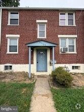 Building Photo - 2703 W 4th St