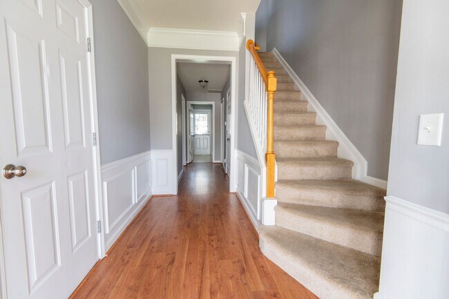 Foto del edificio - AVAILABLE 7/13/26! Luxurious 2BR Townhome with bonus room in NW Raleigh!