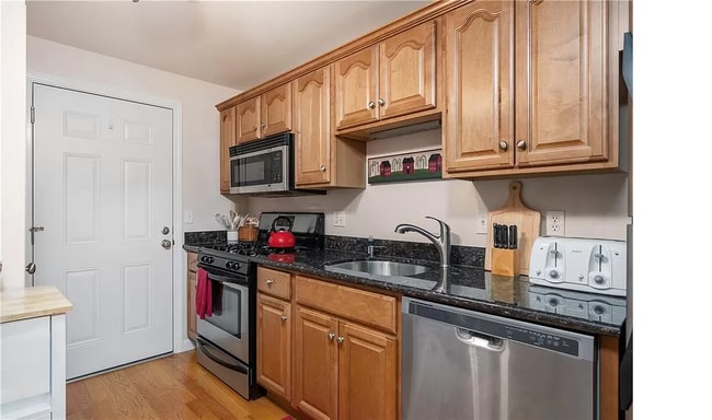 Building Photo - 402 New River Rd