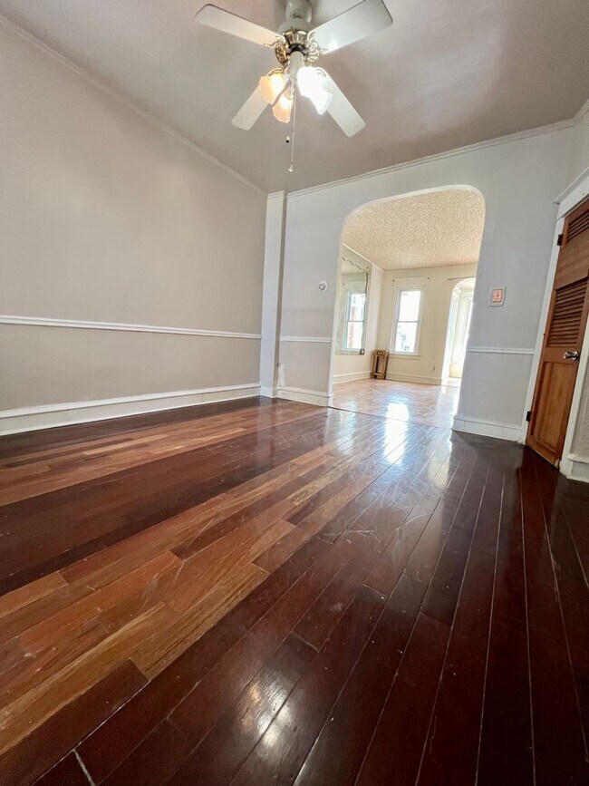 Building Photo - Stunning 3-Bedroom Townhome in Wynnefield!...