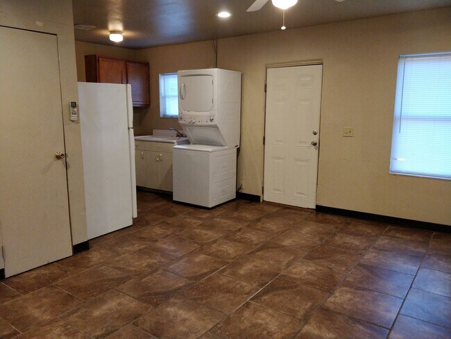 Foto del edificio - 232 1/2 and 232 Wilson