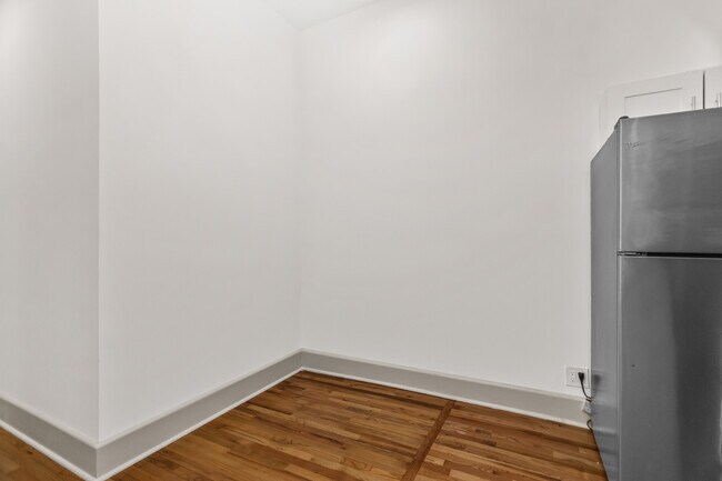 Foto del edificio - 2030 N Oakley Ave