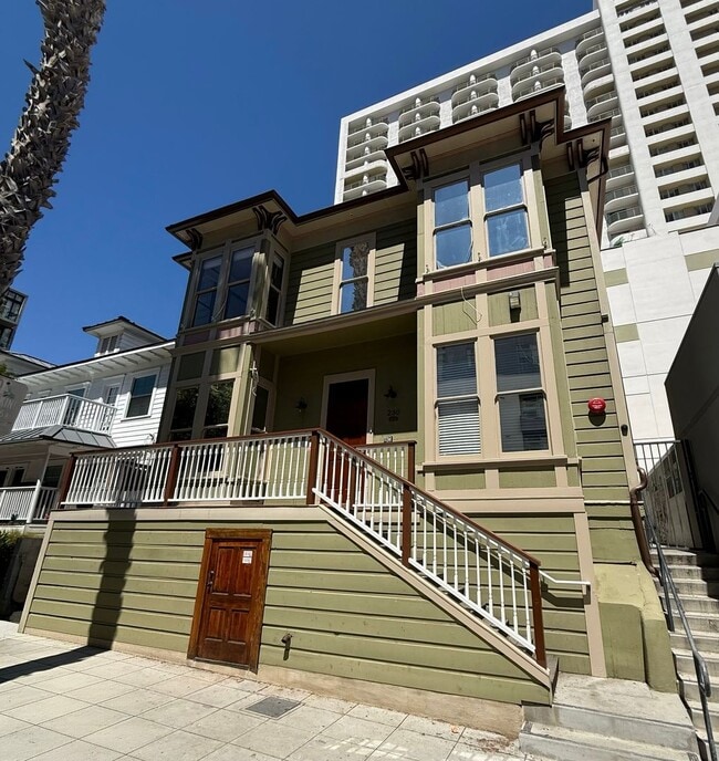 Building Photo - 230 W Cedar St