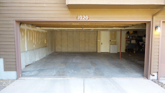 Building Photo - 1020 Moorings Dr