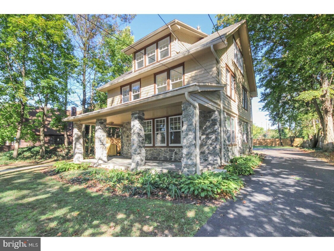 Primary Photo - 541 Riverview Rd
