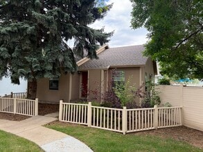 Building Photo - 1190 Niagara Dr