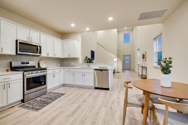 Foto del edificio - 7400 Daves Landing Dr