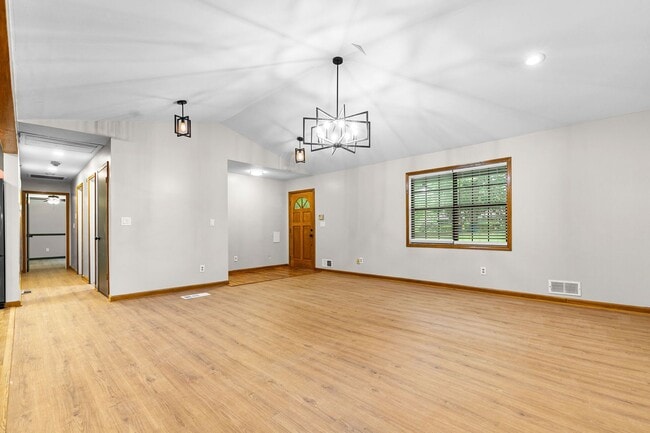 Building Photo - Fully Renovated Three Bedroom in the heart of Stockbridge!