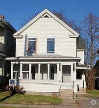 Building Photo - 308 Apple St