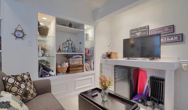 Building Photo - Home Sweet Home