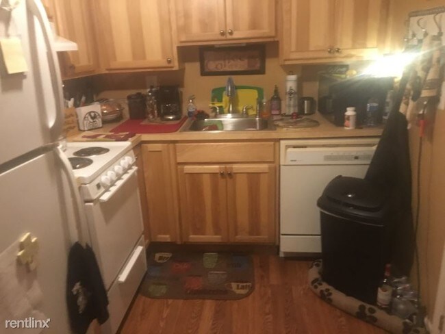 Foto del edificio - 1 br, 1 bath Apartment - 701 N.Maple ave