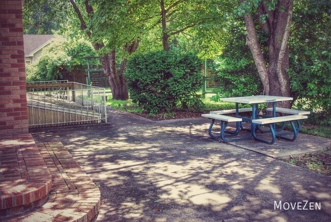 Foto del edificio - 4857 College Acres Dr