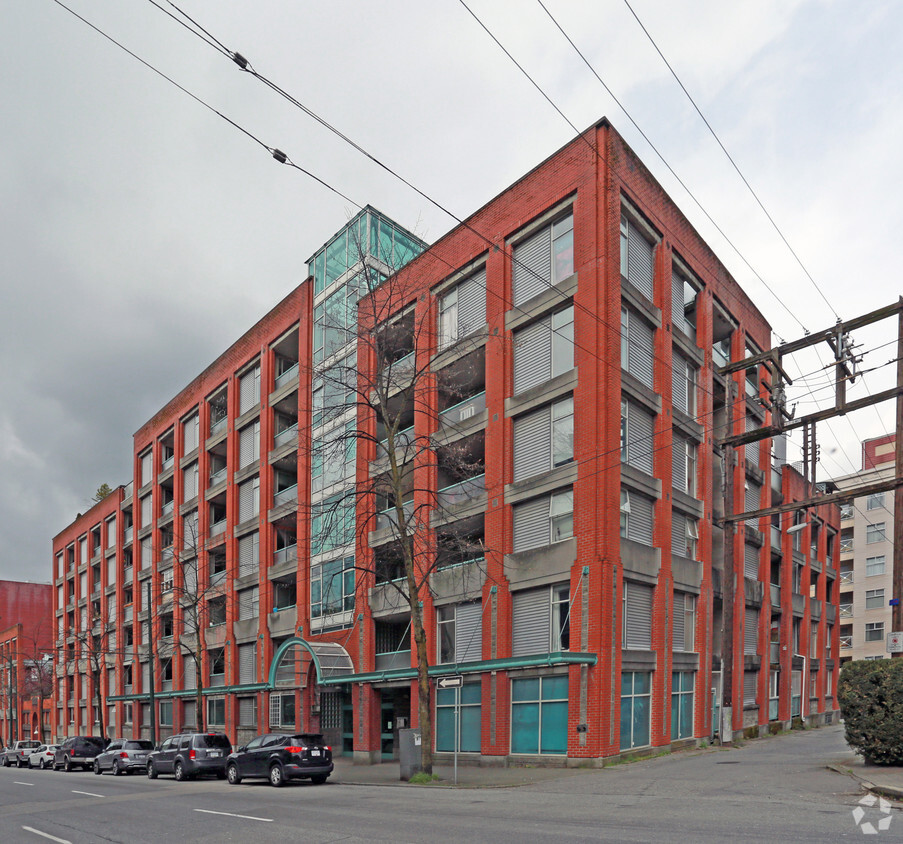 Primary Photo - Four Sisters Housing Co-Op High Rise