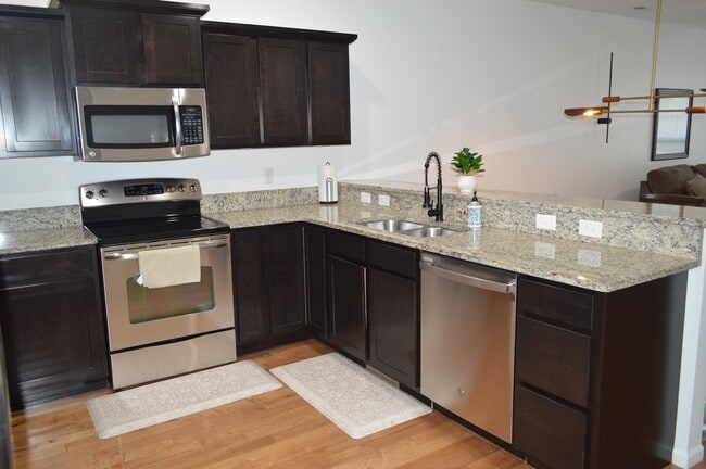 Building Photo - 751 Mission Point Rd