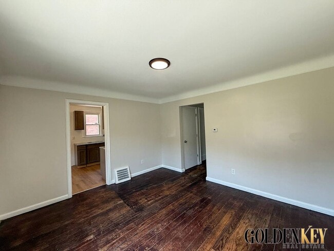 Building Photo - Charming 3 Bed 1 Bath on Detroit’s Eastside!