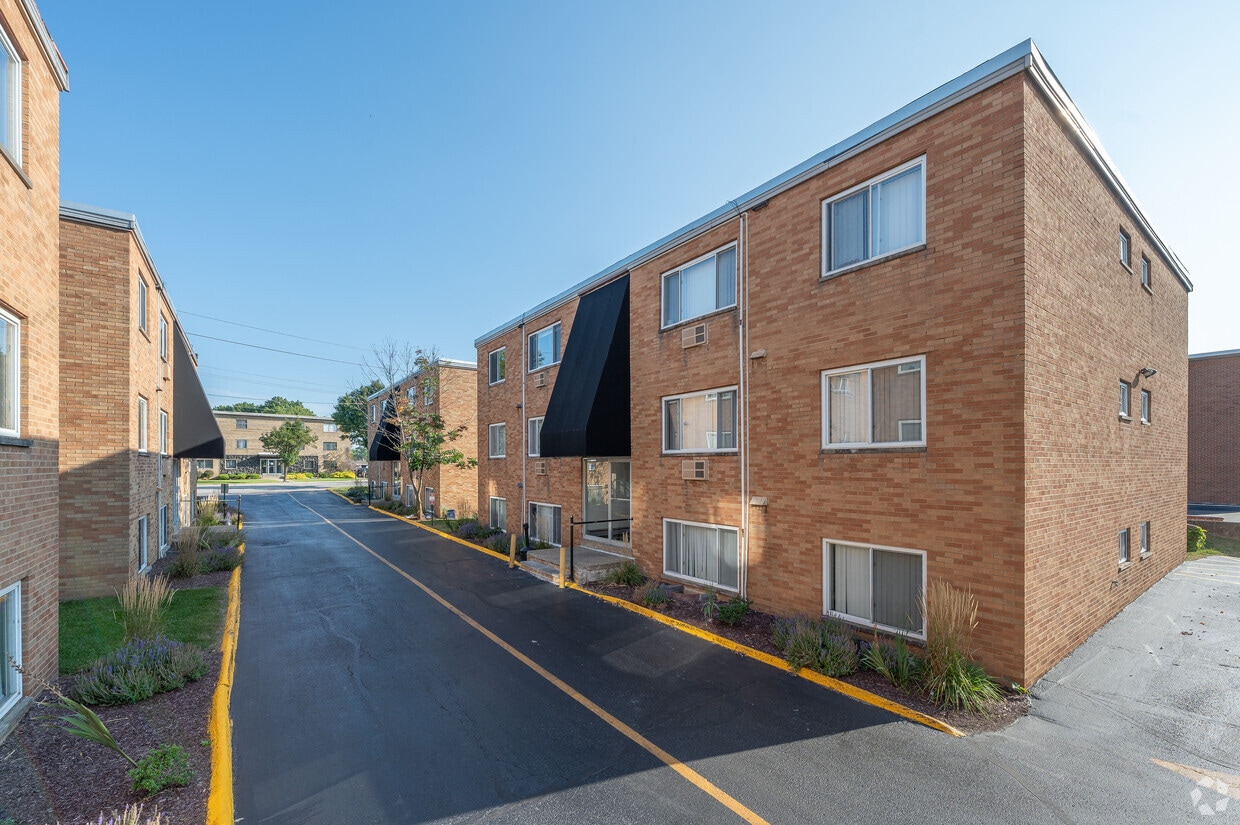 Primary Photo - Windsor Apartments