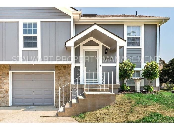 15143 Glenwood Ave, Overland Park, KS 66223 House Rental in Overland