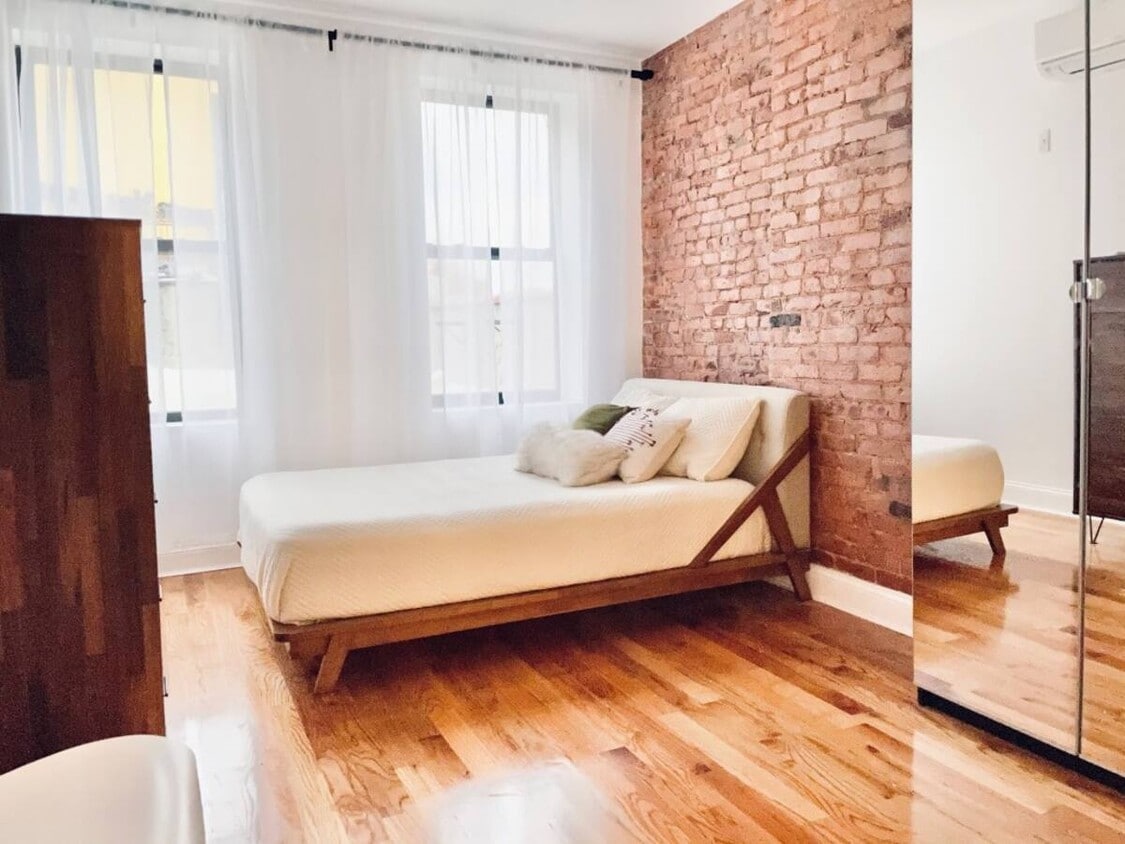 Bushwick Exposed brick, 23 mins to Manhattan #93 - Bushwick Exposed brick, 23 mins to Manhattan #93