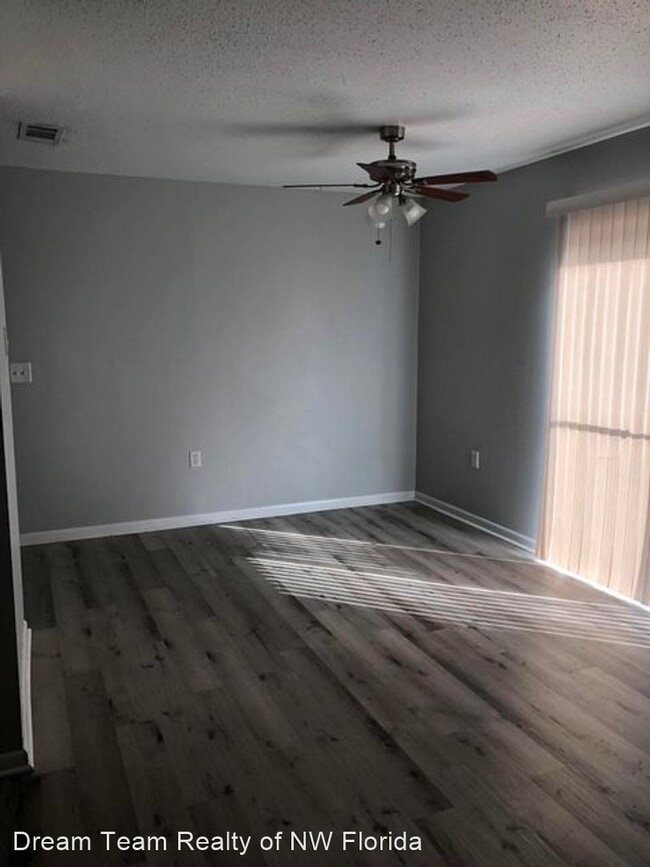 Building Photo - 3 br, 2 bath House - 806 Meadow Lane