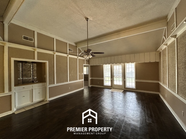 Photo - Beautiful 3BR/2BA Near Southwind | 1,681 Sq Ft, Vaulted Ceilings, Hardwood Floors & Garage House