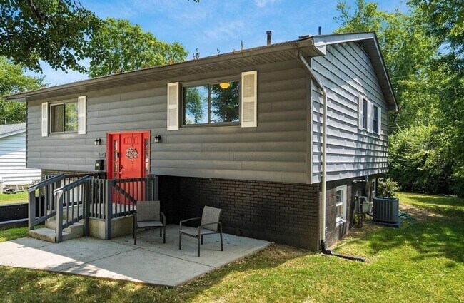 Building Photo - 5049 Gunston Dr