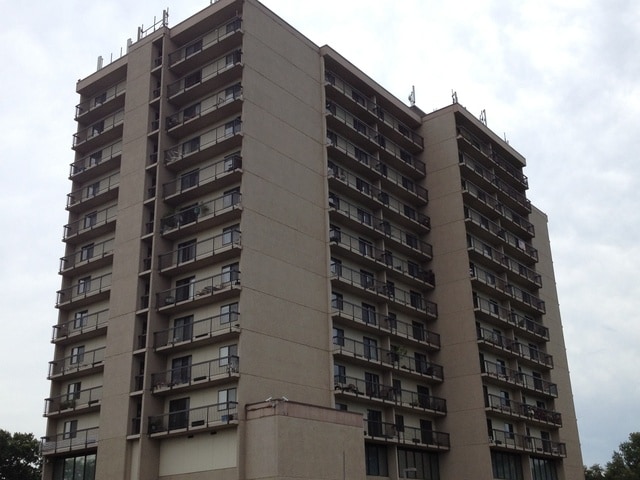 Building Photo - Shalom Towers