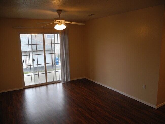 Foto del edificio - Condominium in Academy Commons