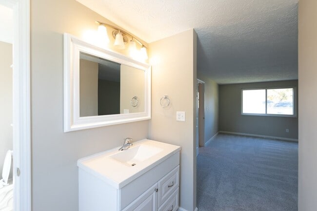 Foto del edificio - 4 bed 2.5 bath 2 story home with full deck located in Decatur Township