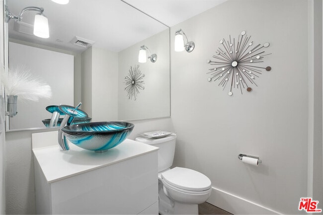 Building Photo - 13600 Marina Pointe Dr