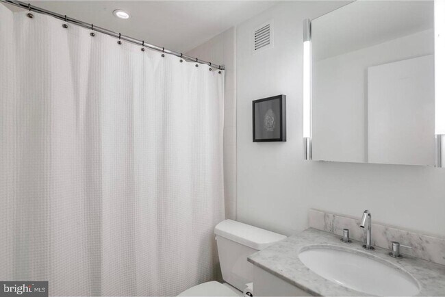 Foto del edificio - 219-29 S 18th St