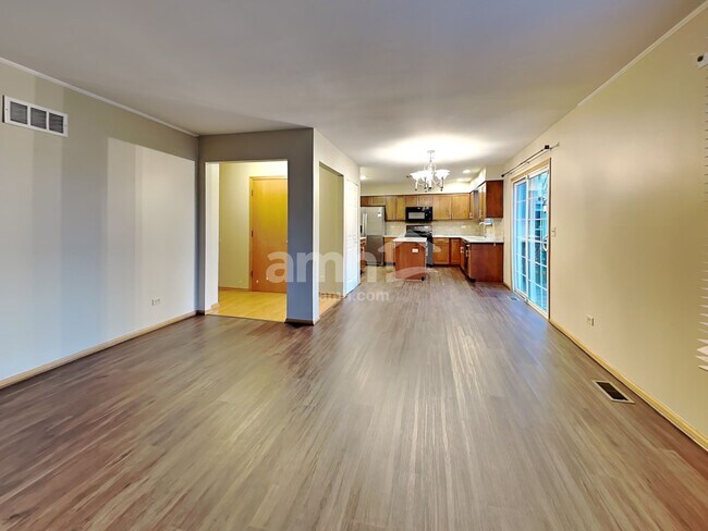 Foto del edificio - 1920 Chestnut Grove Drive