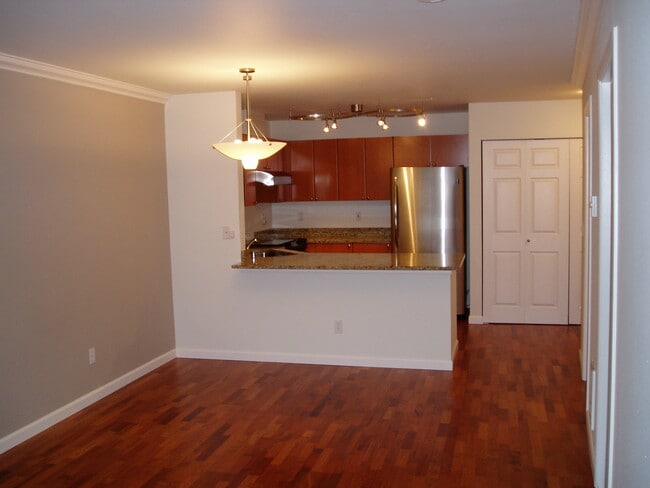 Building Photo - 621 5th Ave N
