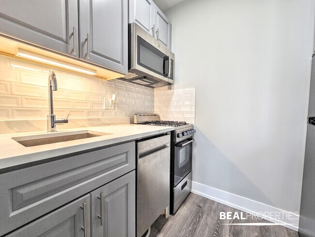 Building Photo - 505 W Belmont Ave