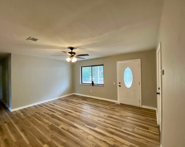 Foto del edificio - 4540 Creighton Rd