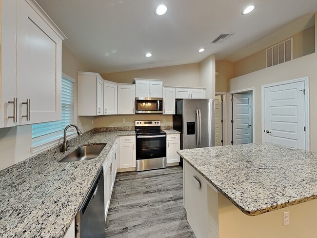 Building Photo - 904 W Rum Pl