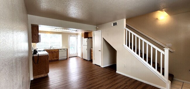 Foto del edificio - Cute 2 Bedroom 1 Bath Condo Daniels Avenue Vallejo New Flooring and Paint ***MOVE-IN SPECIAL***